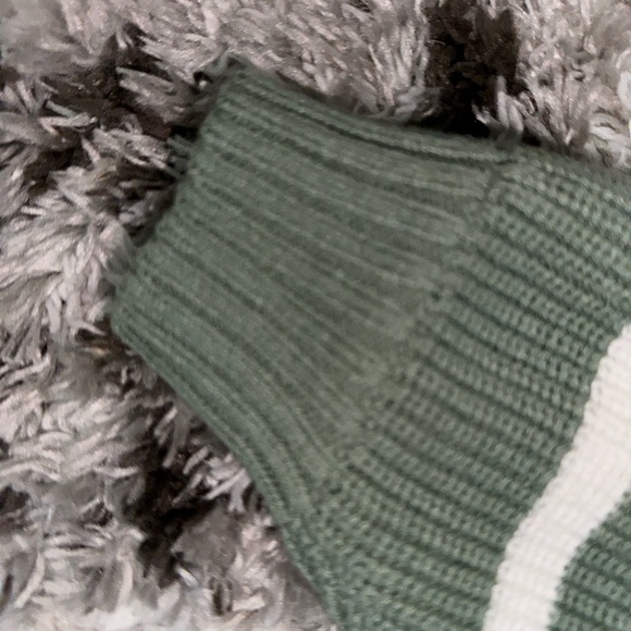 Green and white striped over sized sweater (XL) - Picture 5 of 5